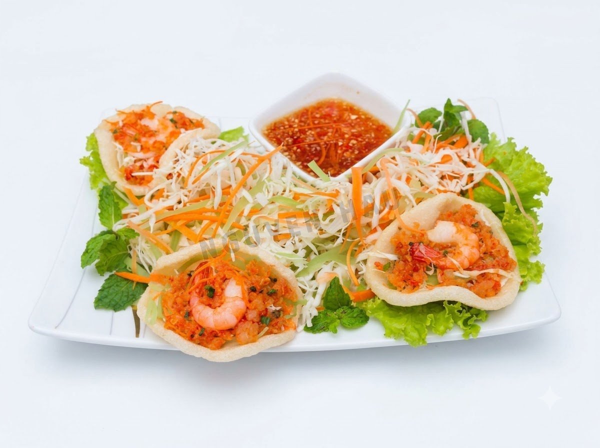 Bánh phồng tôm kết hợp với gỏi – Vạn người mê