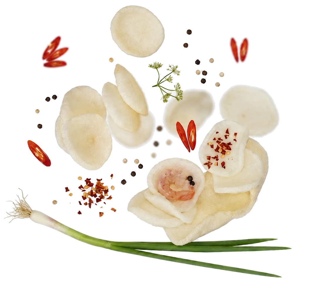 Bánh phồng tôm Nguyên Hậu cùng hành lá, tiêu và ớt